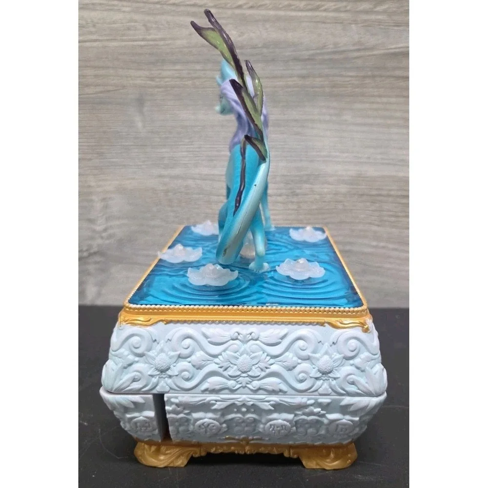 Disney Raya Sisu Dragon Chest jewelry box with color changing lights & music. E8